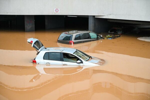 Akibat mobil terendam banjir