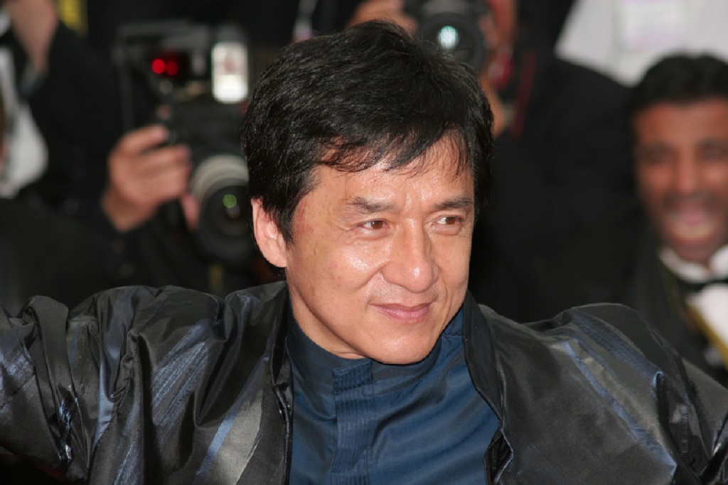 Jackie Chan: Profil, Biografi, Fakta Terkini