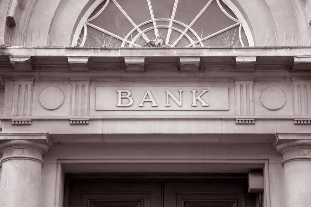 Keuntungan Menabung di Lembaga Keuangan Bank