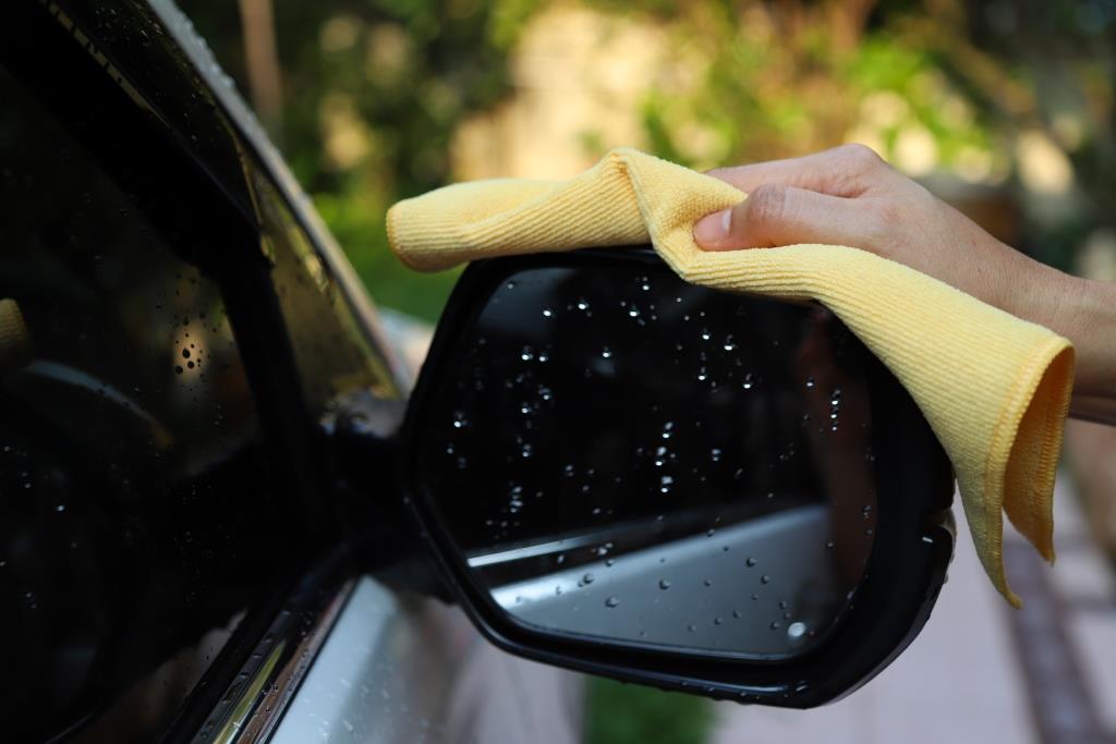 Cara Mencuci Mobil Sendiri di Rumah dengan Langkah yang Benar