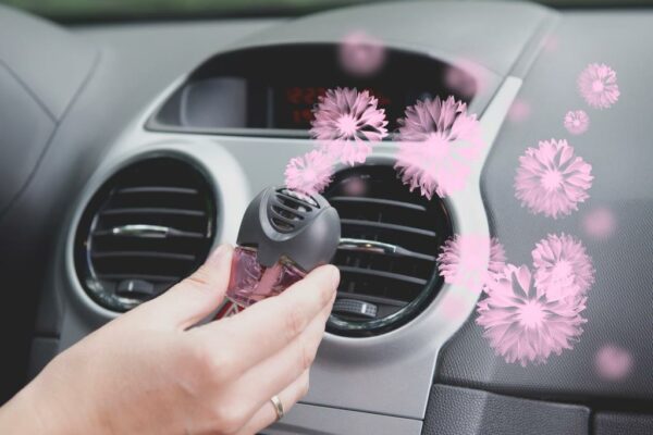 Cara Menghilangkan Bau Bensin di Mobil